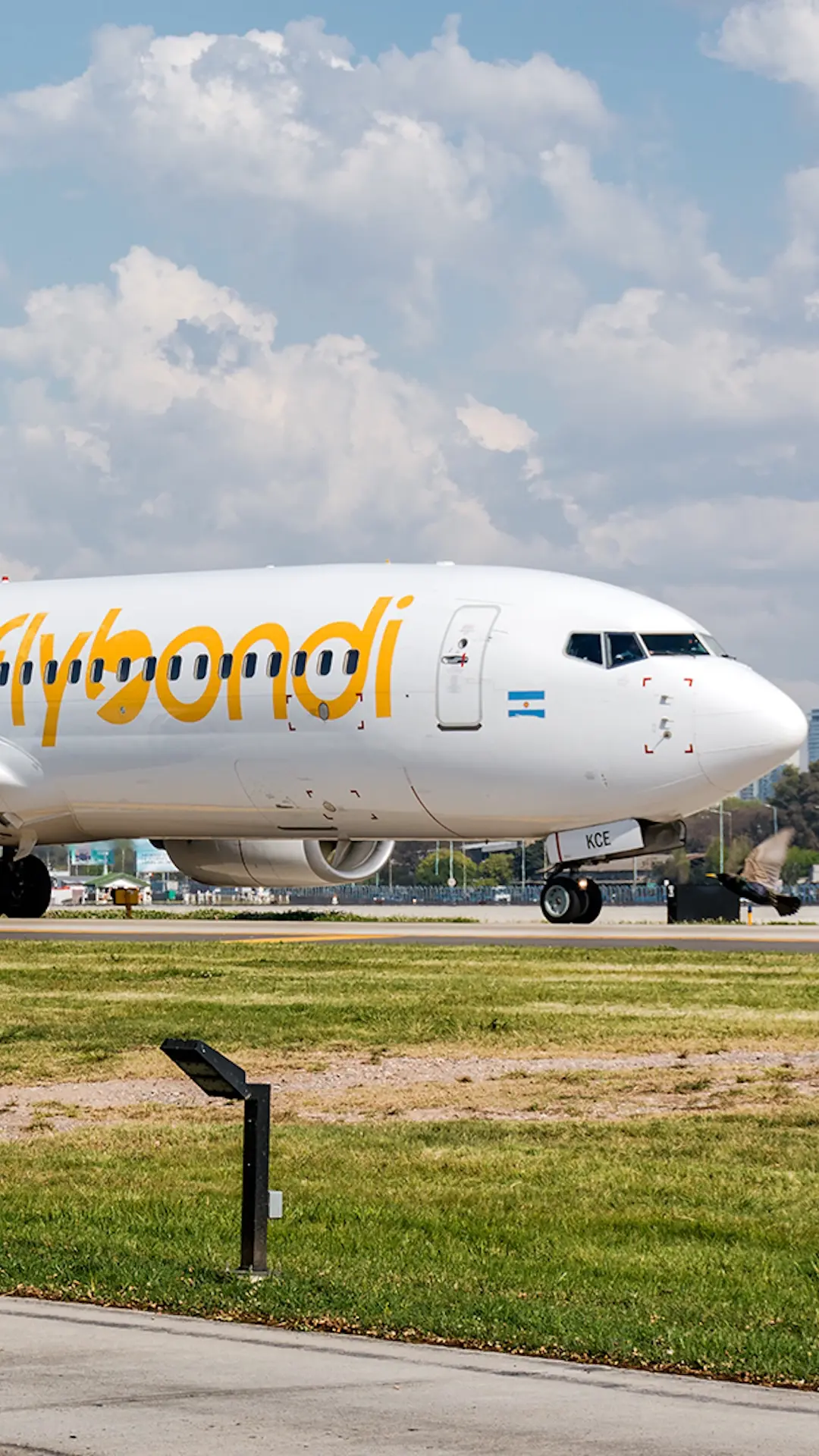 Descuentos en pasajes de Flybondi para celebrar sus 7 años