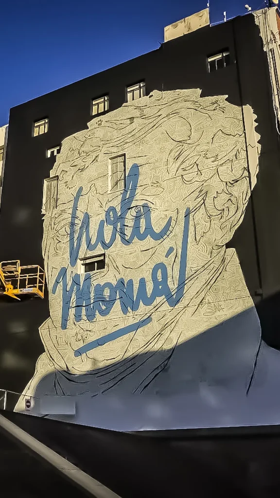 Nuevo mural en el edificio de la Municipalidad de Rosario creado por el artista plástico Martín Ron