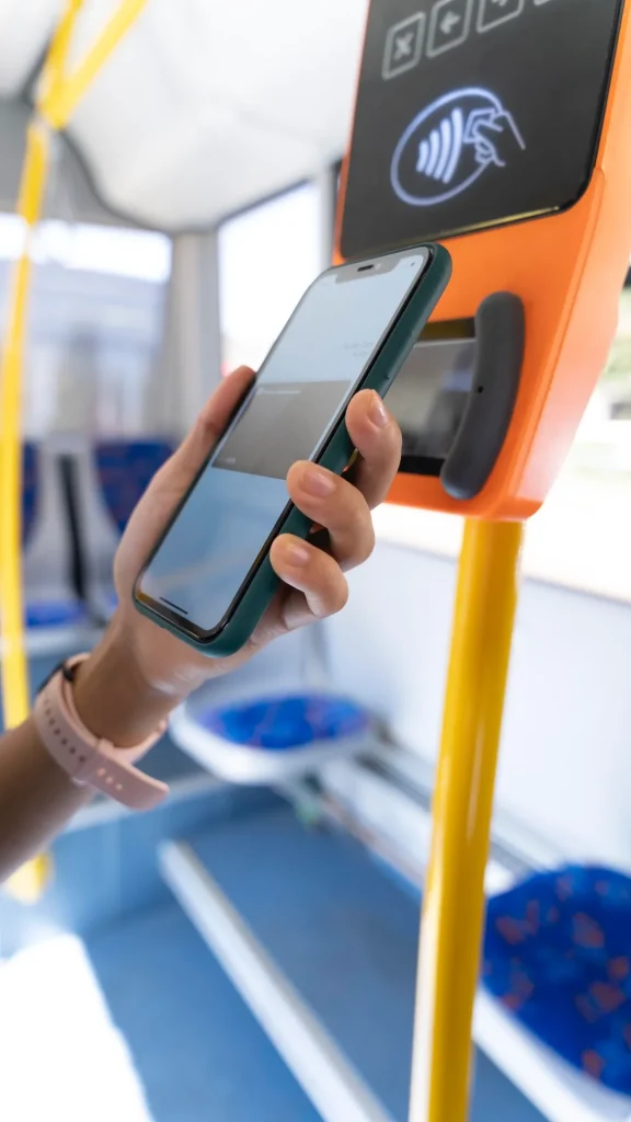 Ya se puede pagar el transporte público de Rosario con tarjetas y código QR