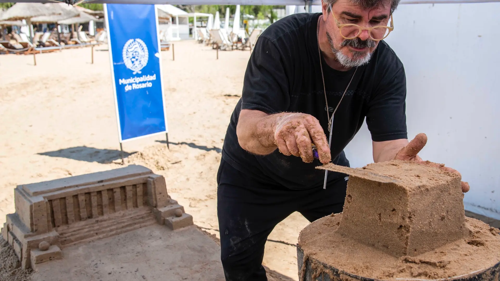 Así quedó la réplica del Monumento a la Bandera hecha en arena