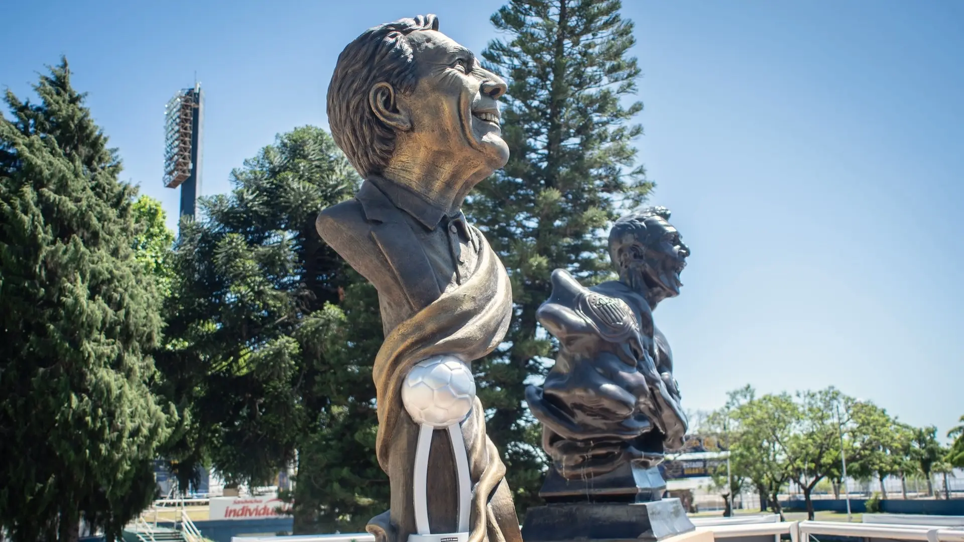 Miguel Russo ya tiene su estatua en el estadio de Rosario Central