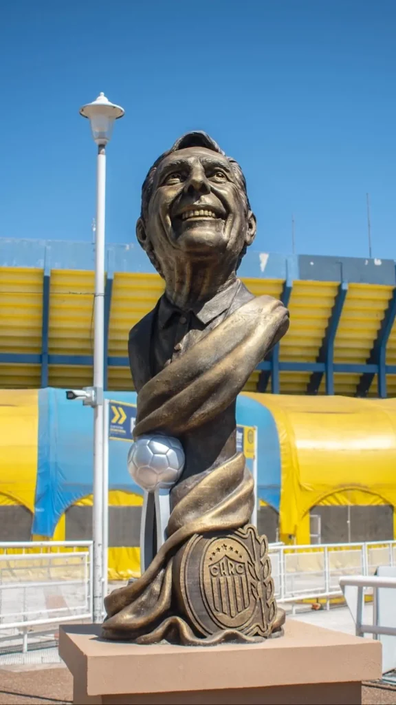 Miguel Russo ya tiene su estatua en el estadio de Rosario Central