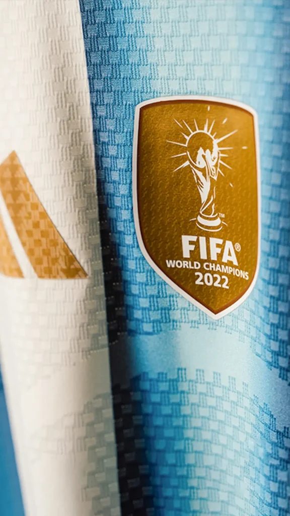 Así son las nuevas camisetas de la Selección Argentina de Fútbol. ¿Cuánto cuestan?