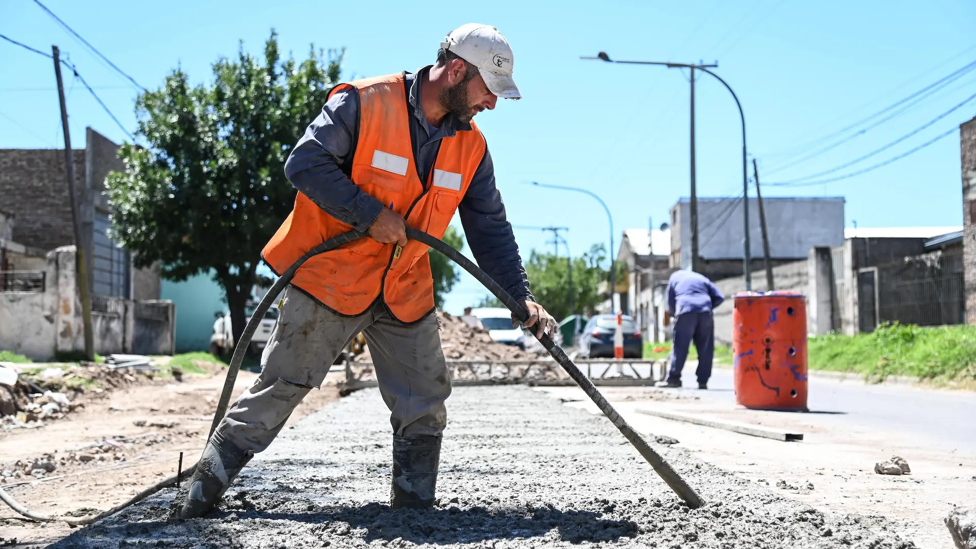 Invertirán casi 38 mil millones de pesos en pavimento definitivo en barrios de Rosario