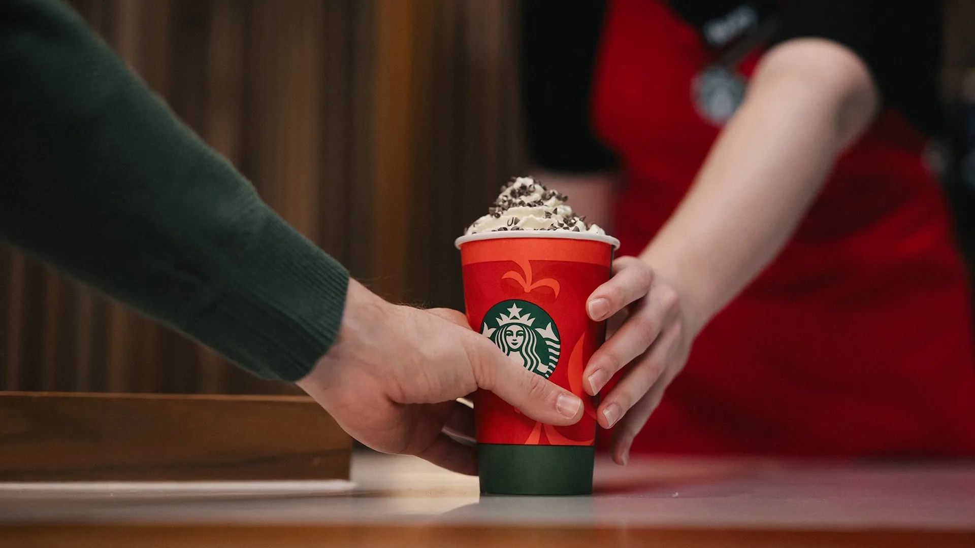Llegan las bebidas y cafés de Navidad a Starbucks en Argentina