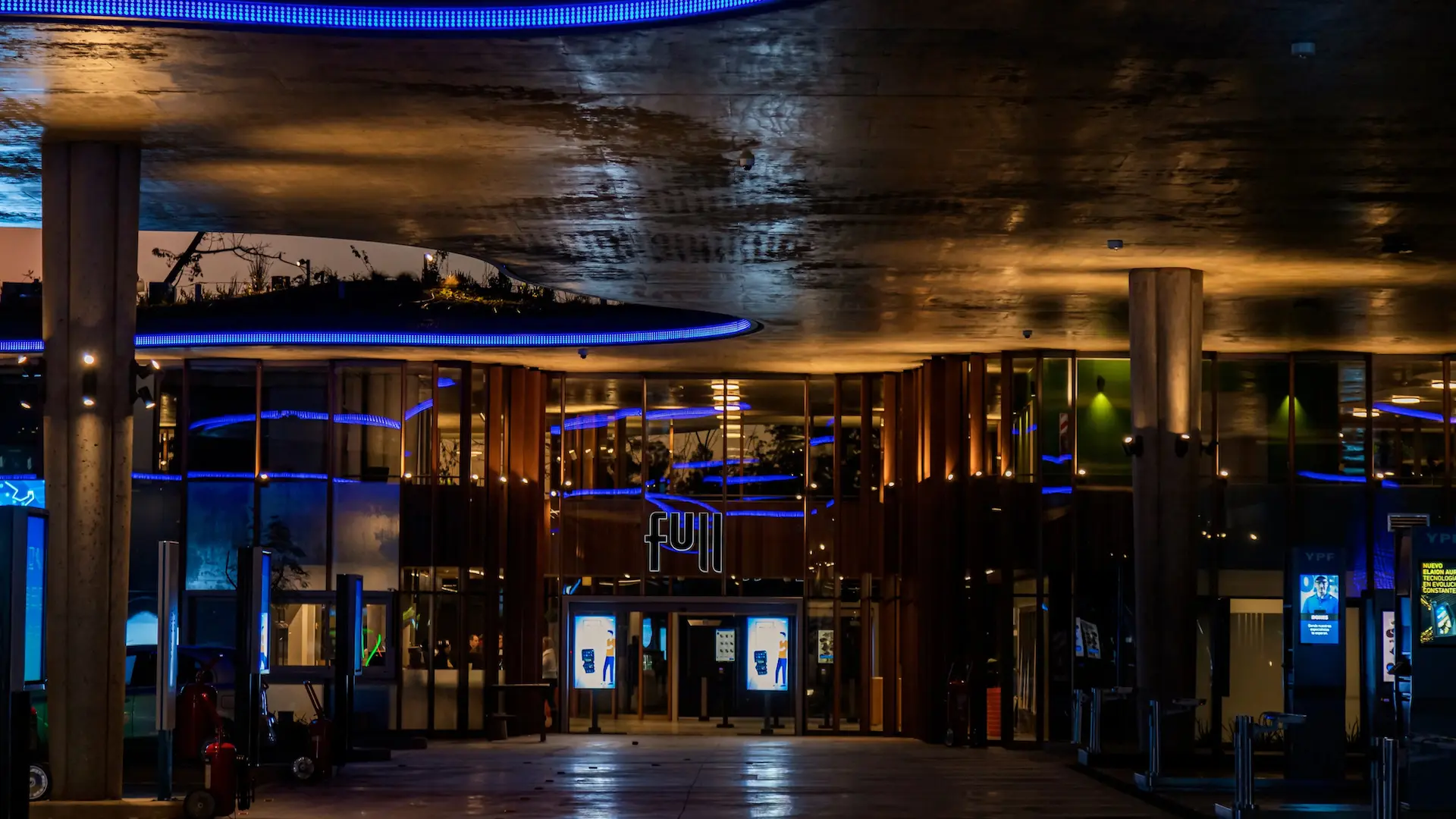 Así serán las nuevas estaciones de YPF: hamburguesas de McDonald’s y productos de