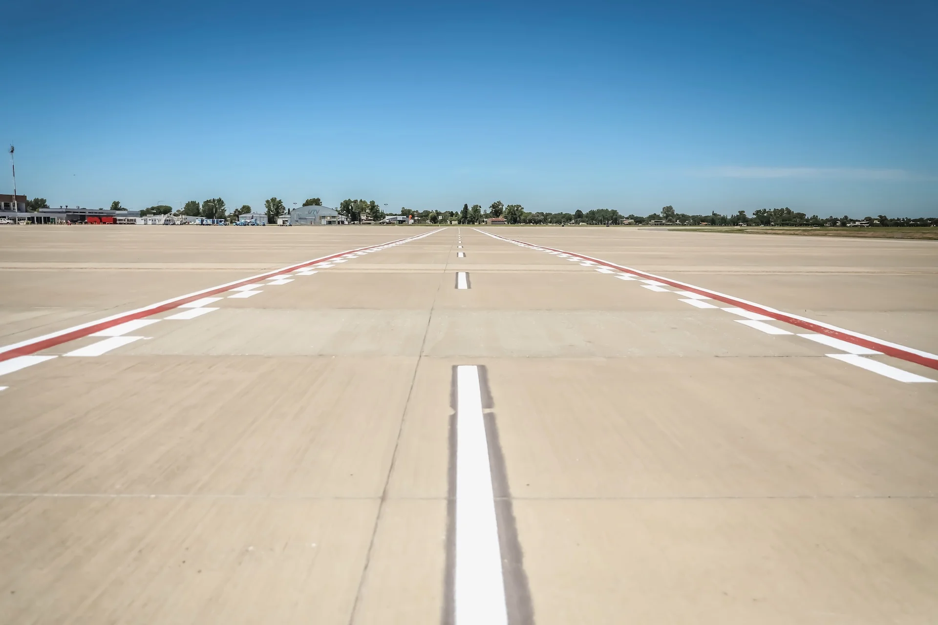 Así es el nuevo aeropuerto de Rosario en imágenes: mangas, cintas, Migraciones y más