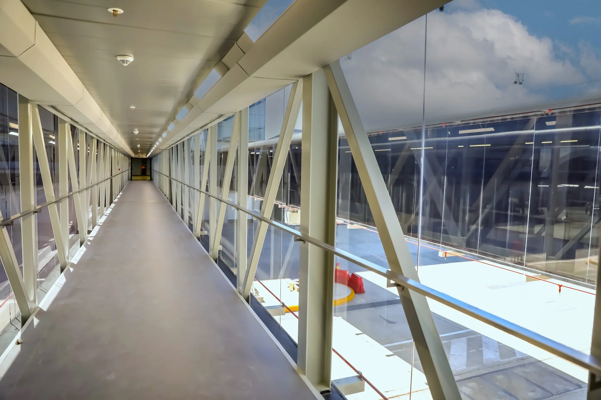 Así es el nuevo aeropuerto de Rosario en imágenes: mangas, cintas, Migraciones y más