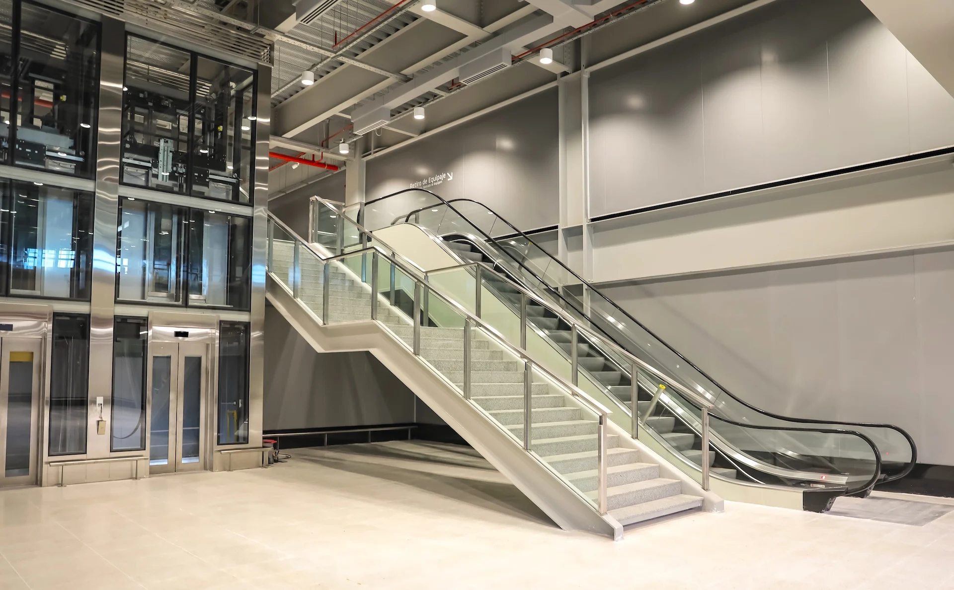 Así es el nuevo aeropuerto de Rosario en imágenes: mangas, cintas, Migraciones y más