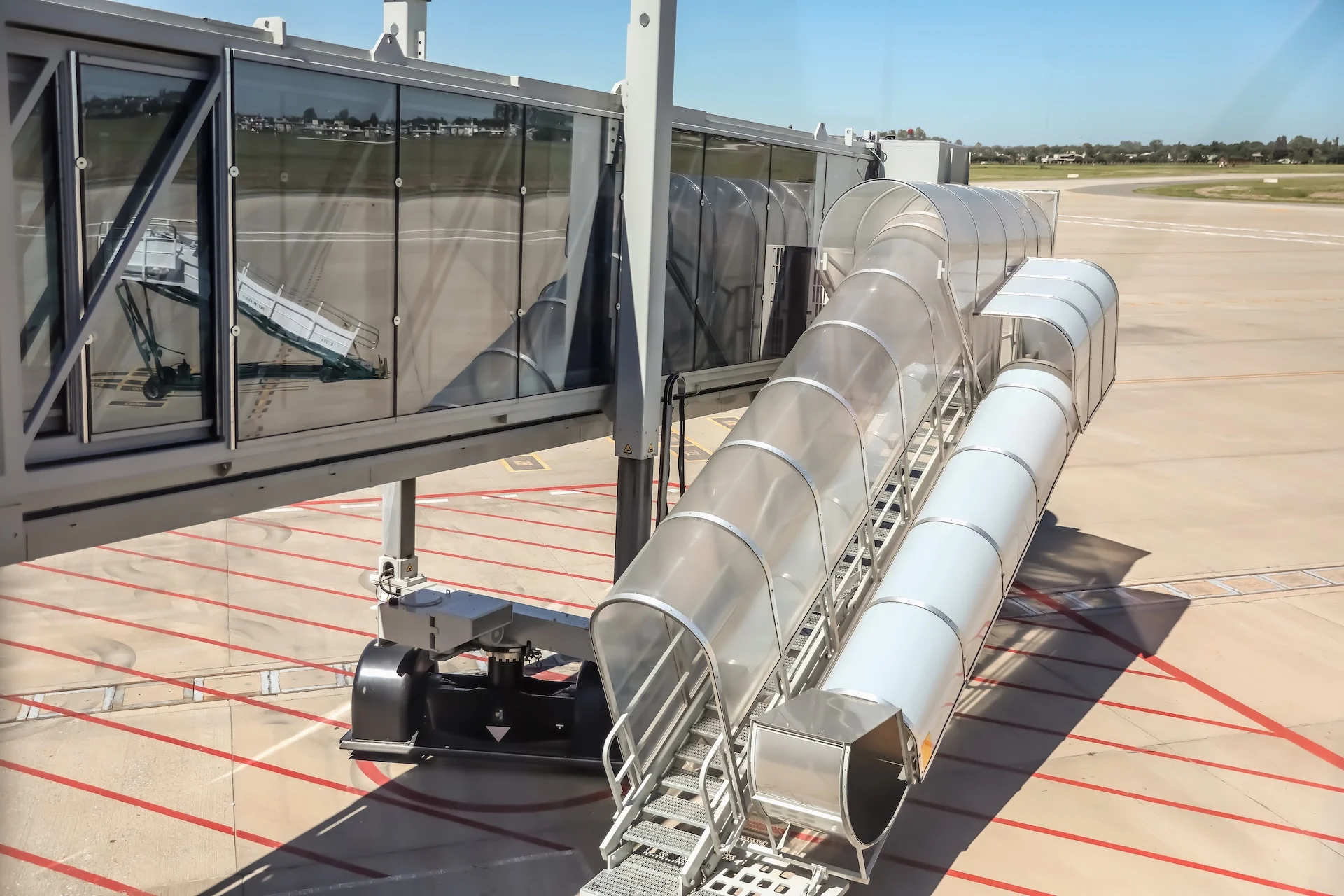 Así es el nuevo aeropuerto de Rosario en imágenes: mangas, cintas, Migraciones y más