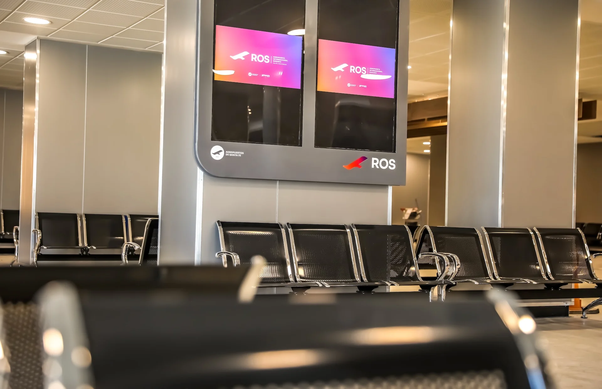 Así es el nuevo aeropuerto de Rosario en imágenes: mangas, cintas, Migraciones y más