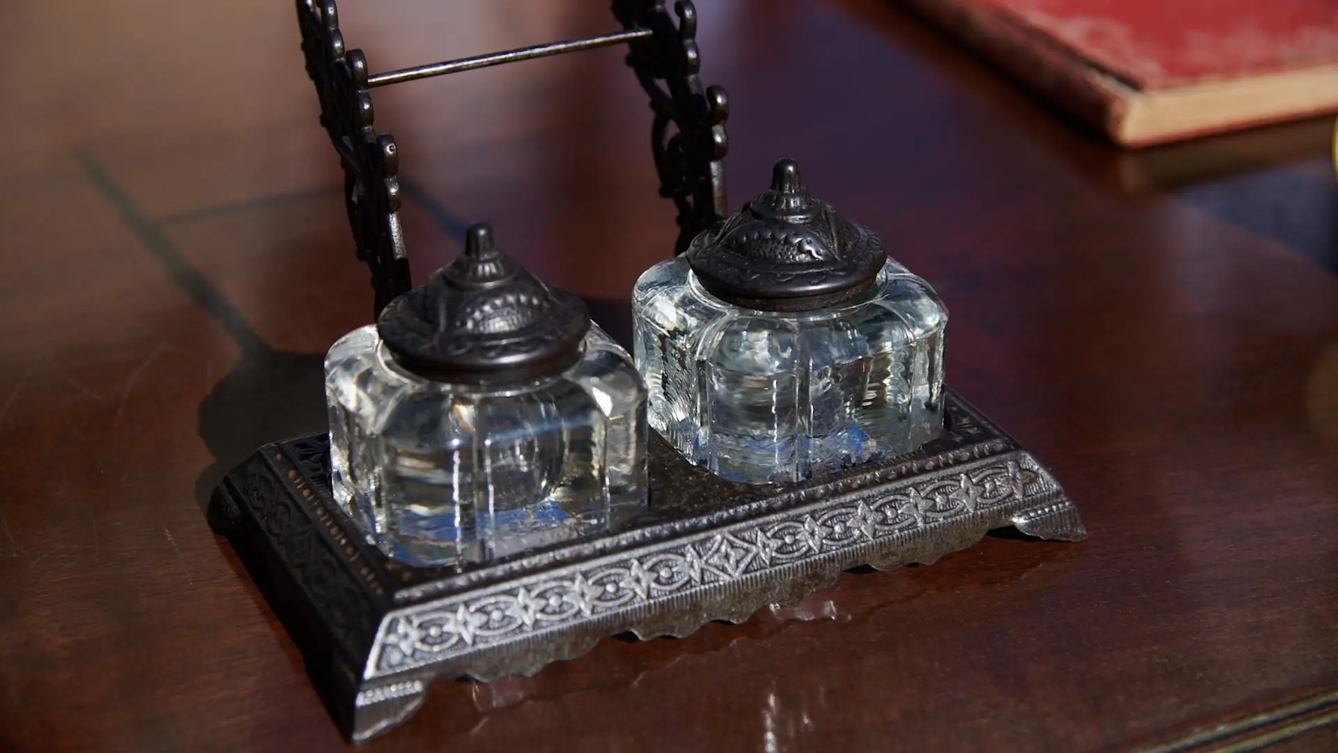 Javkin promulgó la autonomía municipal de Rosario rodeado de objetos históricos