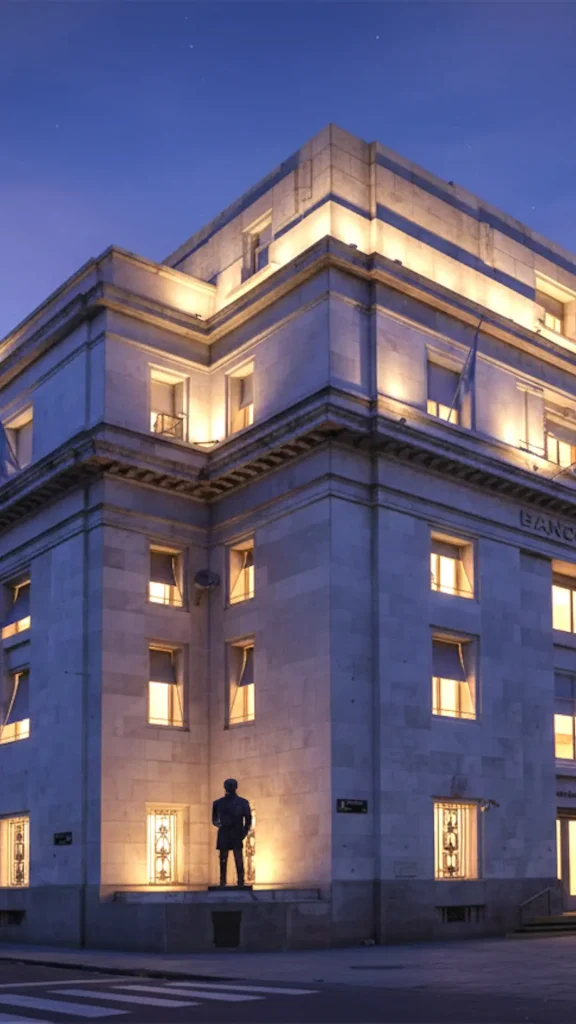 El Banco Santa Fe deja su edificio histórico de peatonal San Martín y Santa Fe