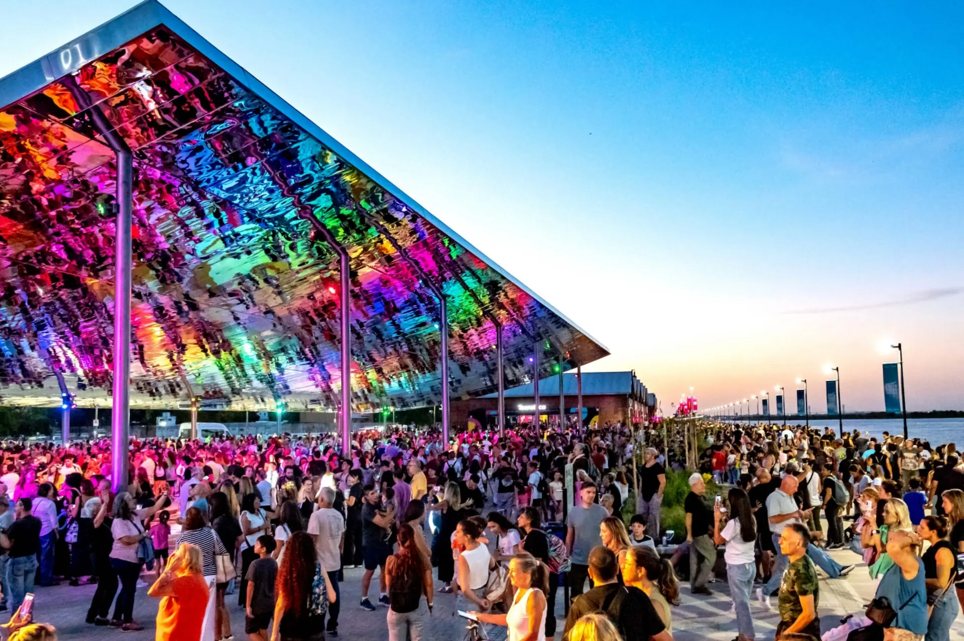 Así es la cubierta reflectante de Costa Nueva en la Rambla del Tricentenario de Rosario
