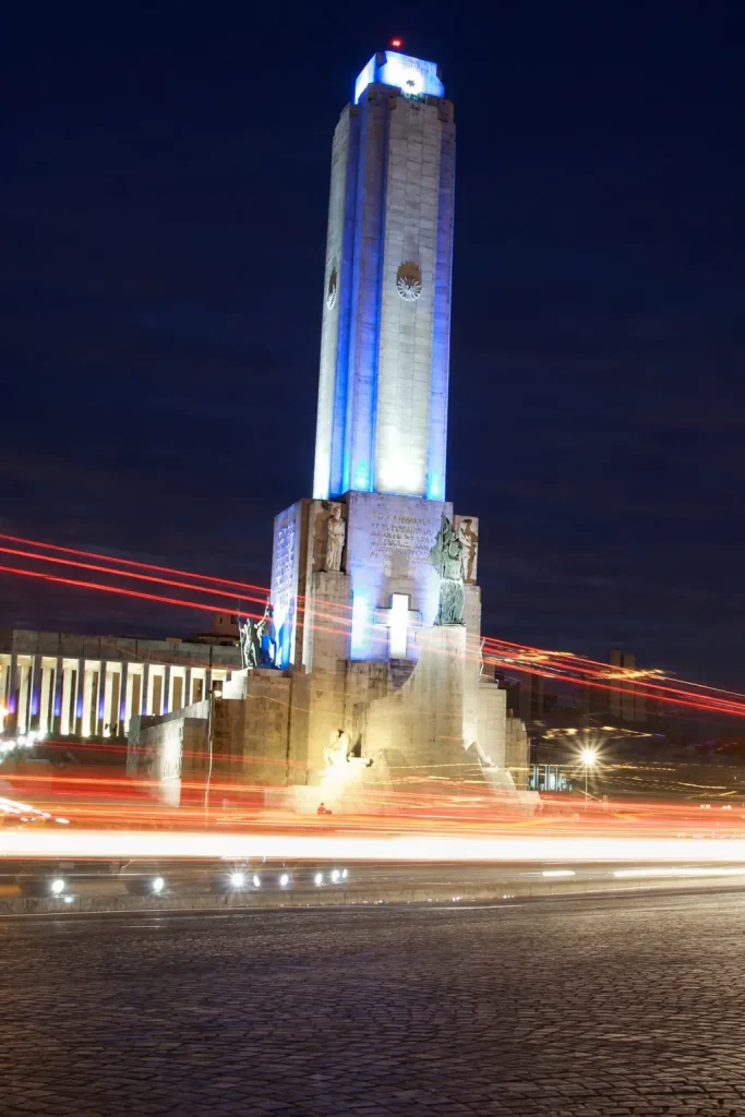Se reanudó la restauración del Monumento a la Bandera: ¿qué obras faltan completar?