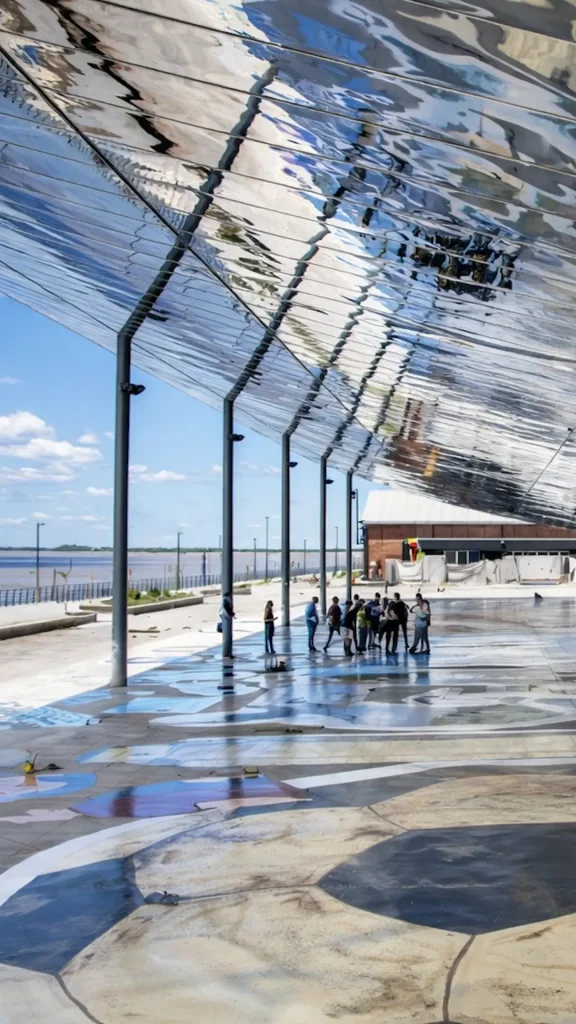 Laquean el mural de El Aura en Costa Nueva: la flamante ribera de Rosario