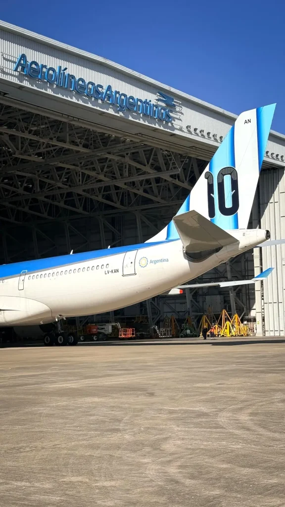 Así es el avión de Aerolíneas Argentinas con diseño especial para el Mundial 2026