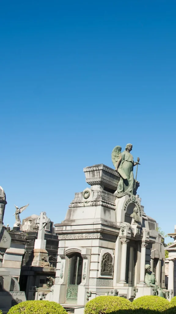 A 170 años de su inauguración, el Cementerio El Salvador invita a recorrer la historia de los primeros inmigrantes en Rosario