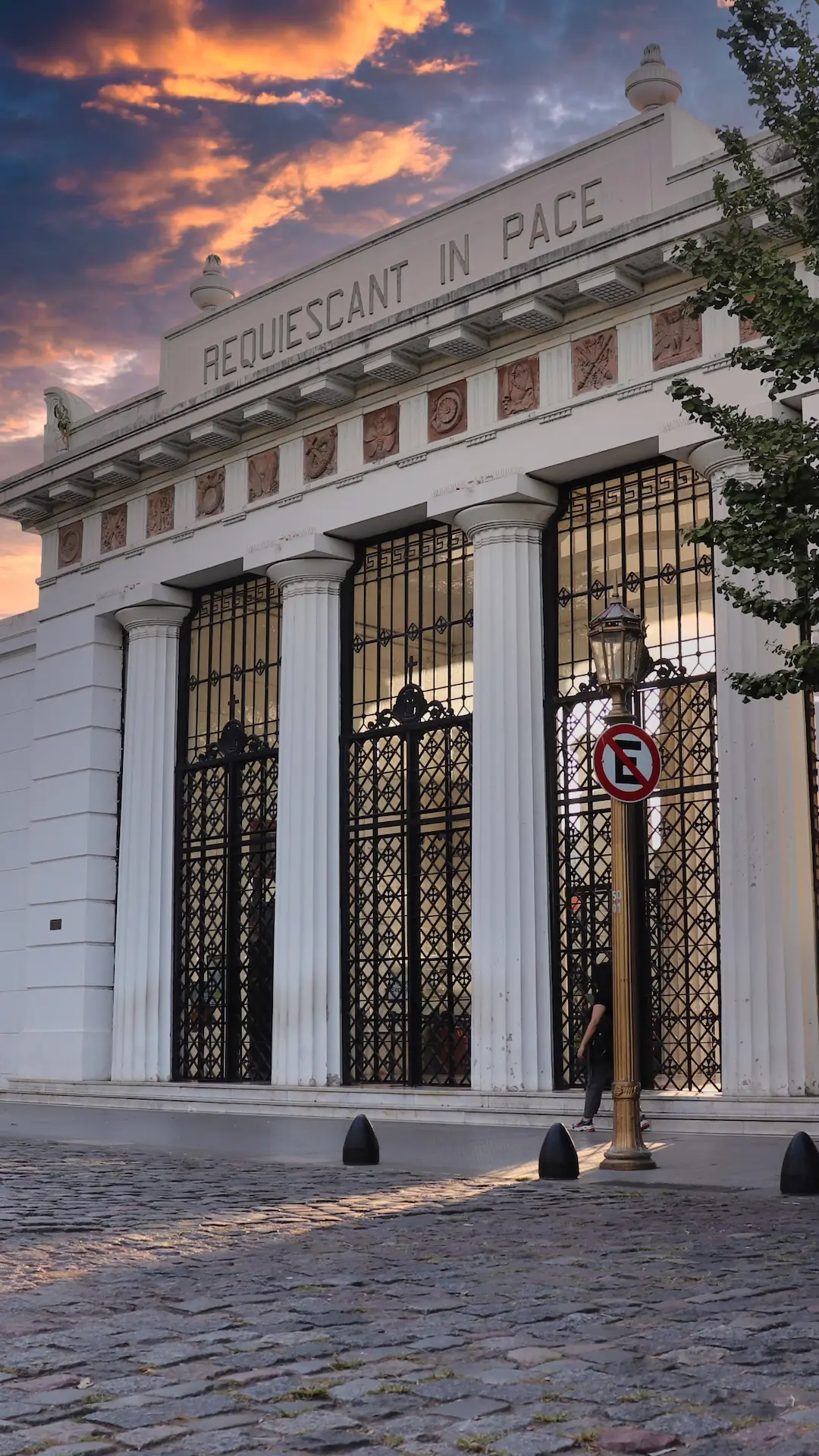 Buscan abrir un bar en el Cementerio de la Recoleta en Buenos Aires