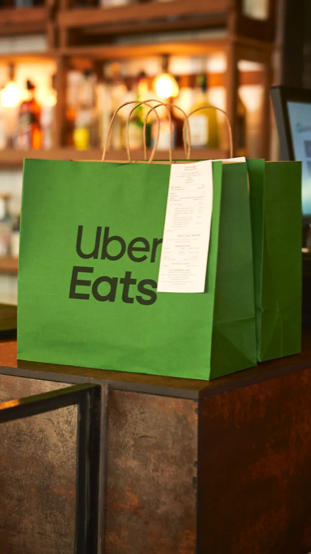 Uber Eats llegó a Rosario para competir con PedidosYa y Rappi: ¿cómo funciona?