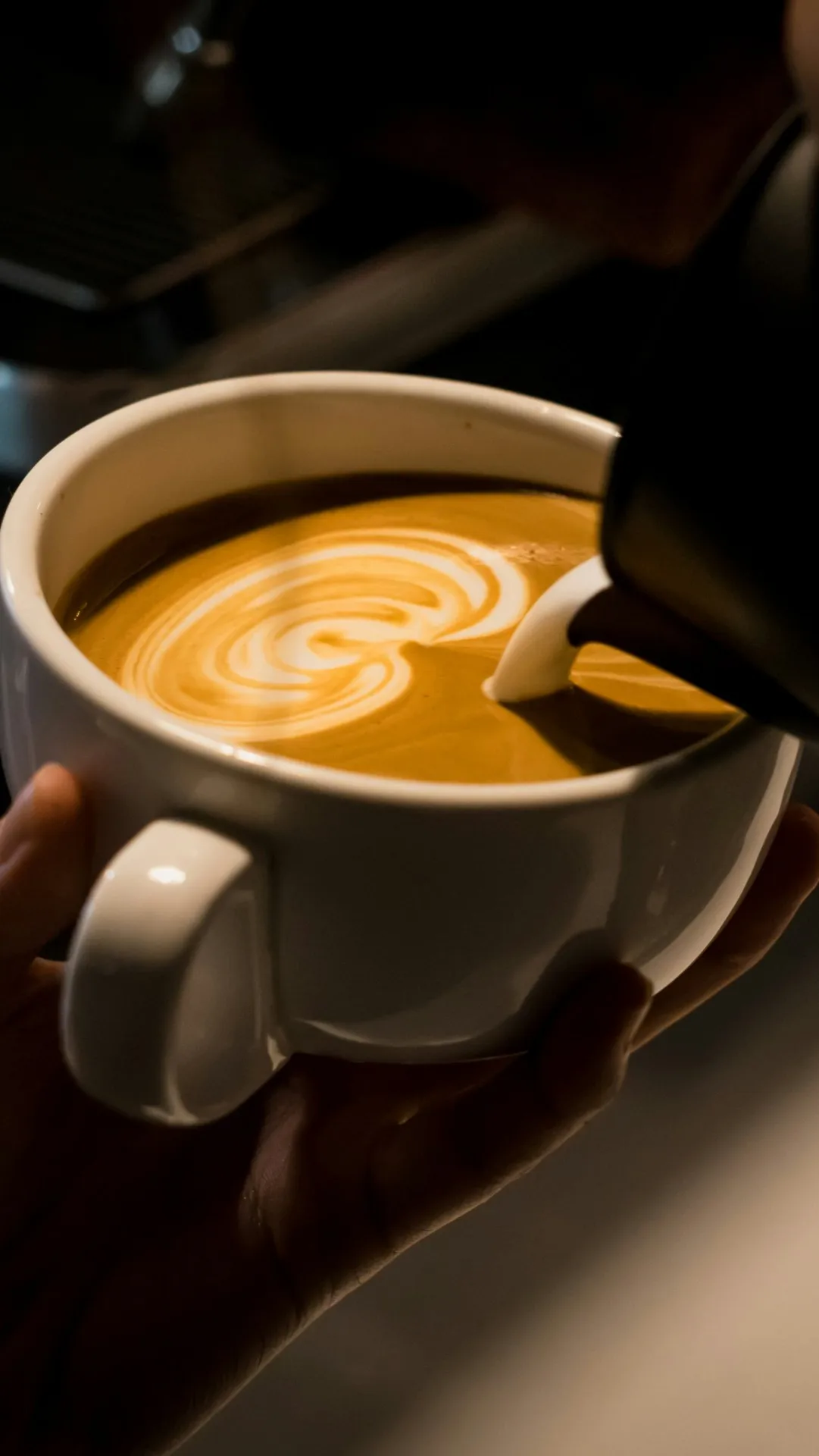 Vincent: el café en Rosario inspirado en Van Gogh